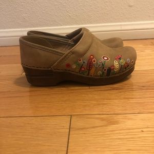 DANSKO FLORAL CLOG SHOES